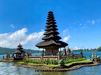 Ulun Danu Temple