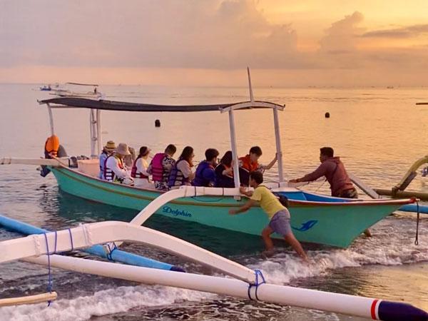 a boat with guest ready to go